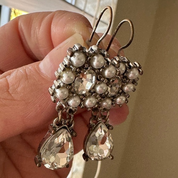 Vintage baroque look crystal and silver earrings - Picture 3 of 3